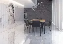 QYMH96BI54390_BIANCO_CARRARA_001_G_AMBIENTE_BIANCO_CARRARA_PULIDO_80X160_SALON_SZ9.webp