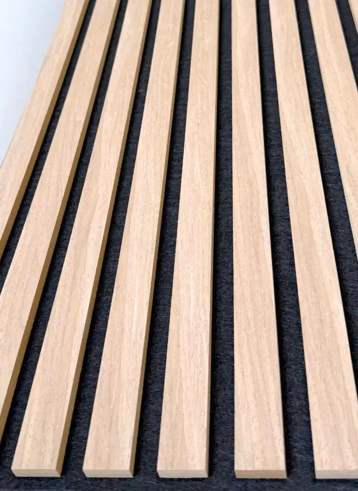 PrimoWall akoestische lattenwand small natuur eik / black backing 21x325x2700mm 1,755m